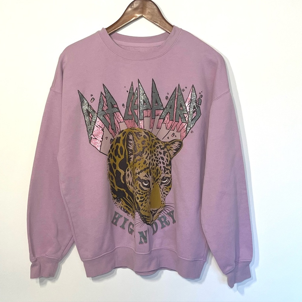 Def Leopard graphic sweatshirt tiger head lavender crew neck small